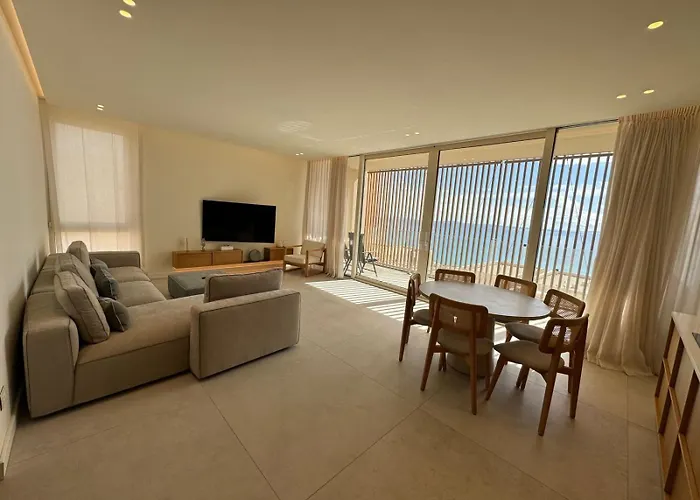 Luxury Apartment & Guest House, Green Coast